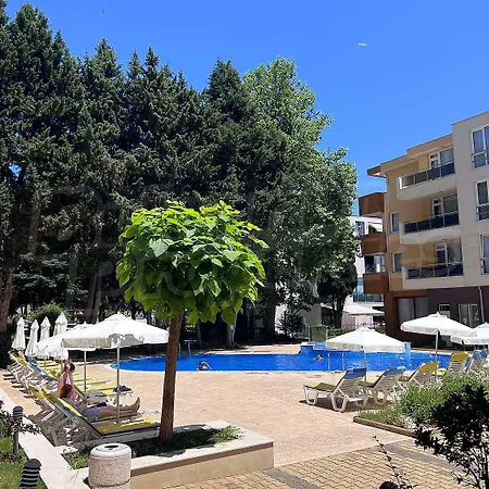 Central Beach Ravda Apartments