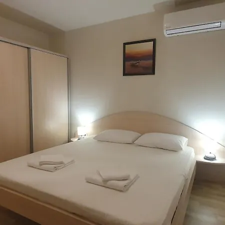 Central Beach Ravda Apartments *