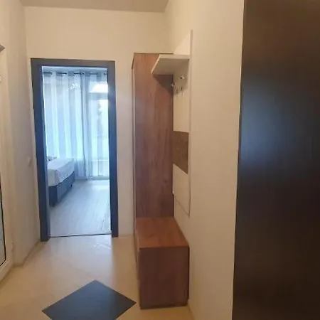 Central Beach Ravda Apartments רבדה